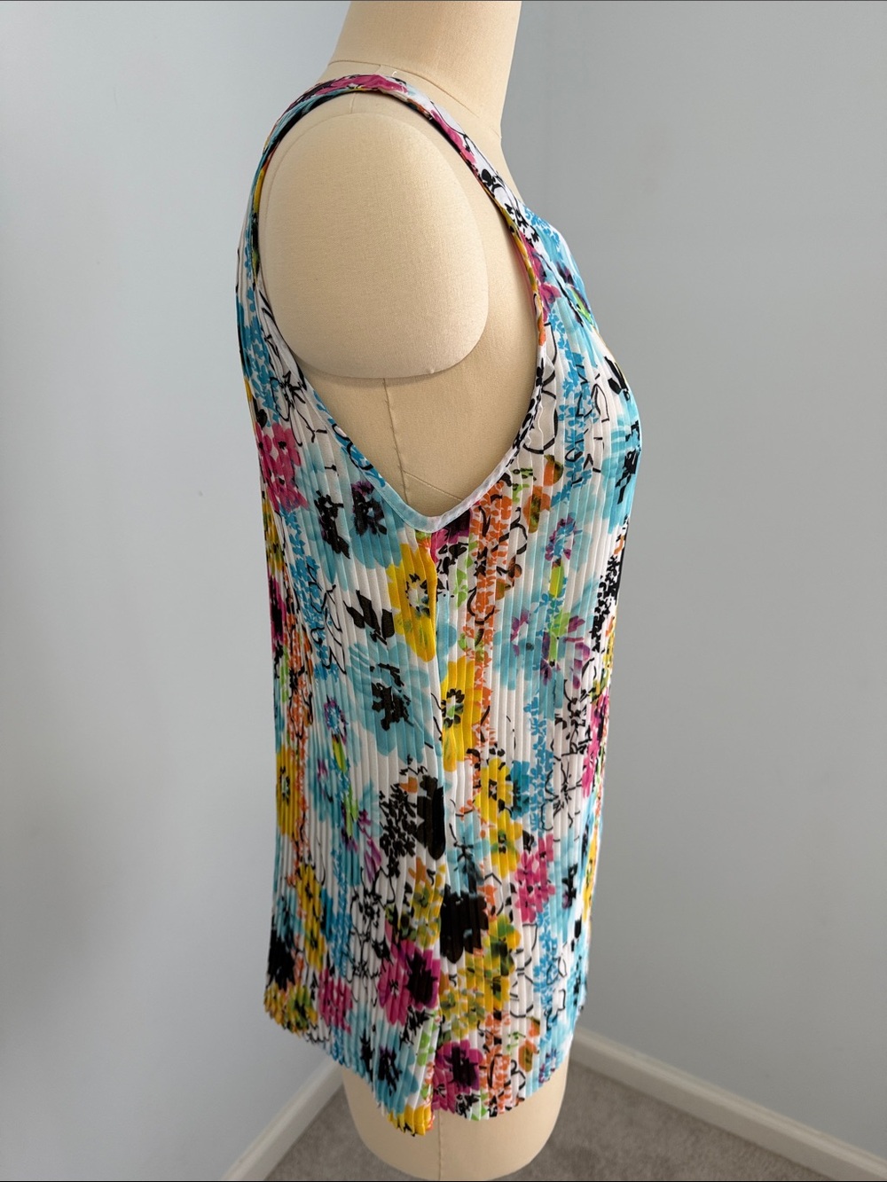 Dress barn Multicolor Sleeveless Floral Pleated Camisole Top Size Medium - Picture 5 of 14